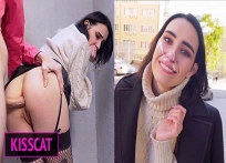 Sexo Público ARRIESGADO: Estudiante se pasea por la calle con la cara llena de CORRIDA