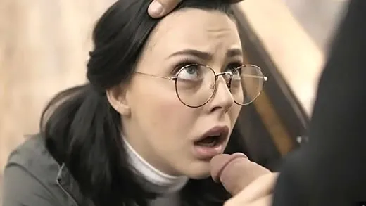 Imagen del video Nerd virgen engañada por un trabajador social