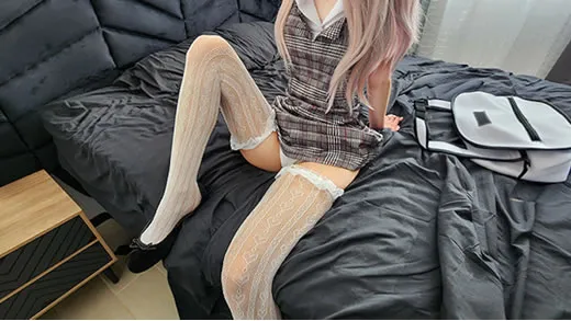 Imagen del video Jovencita en lencería tiene una cita con su maestro