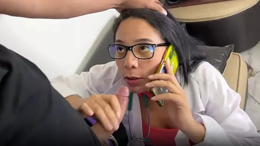 Imagen del video Garganta profunda mientras habla con su marido