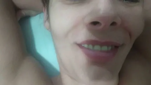 Imagen del video Raquel Exibida enseña a su vecino a follar