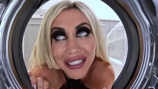 Imagen del video Carla Boom recibiendo polla atascada en la lavadora