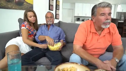 Imagen del video Liza Rowe quiere follarse al amigo de su padre