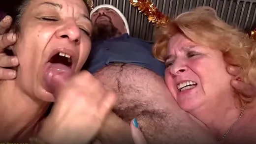 Imagen del video Orgía con viejas viciosas por navidad